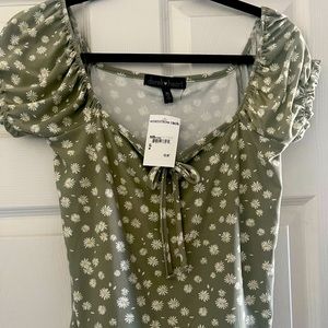 Nordstrom Rack Green Top with Daisies